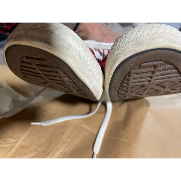 Converse contrast color with cute strawberry  accent details size 7 - Picture 4 of 15